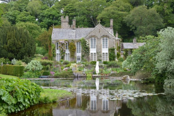 Gresgarth Hall in Lancashire with lake view